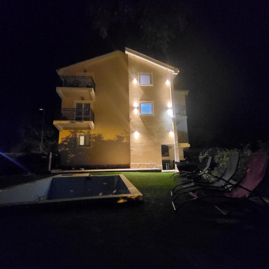 Apartmani Mia Sorajic Petrovac エクステリア 写真