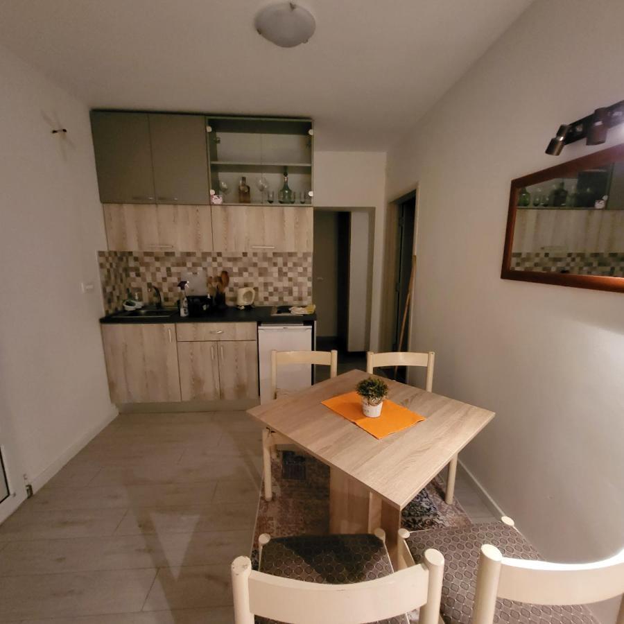 Apartmani Mia Sorajic Petrovac エクステリア 写真