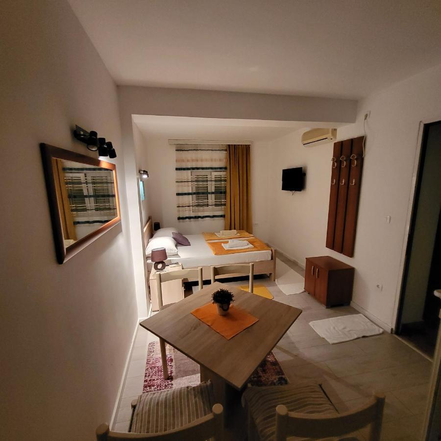 Apartmani Mia Sorajic Petrovac エクステリア 写真